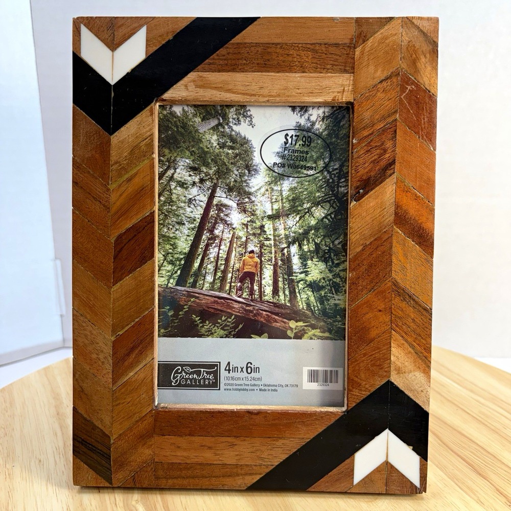 GreenTree Gallery 4x6 Wood Chevron Photo Frame Brown/Black/White Stand/Wall